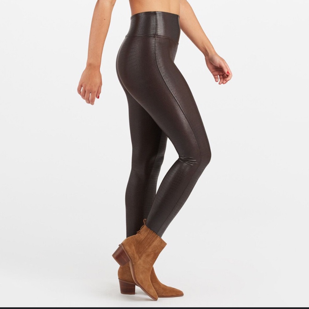 3/20 Fabletics Black Faux Leather active Leggings Xs ladies